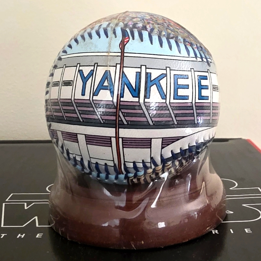 Vintage NEW YORK YANKEES Stadium 2004 Unforgettaball Baseball sealed unopened